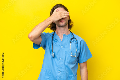 Εκτύπωση καμβά Young surgeon caucasian man isolated on yellow background covering eyes by hands