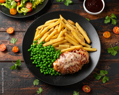 Obraz na plátně English Pub Classic Hunters Chicken with green peas and potato fries