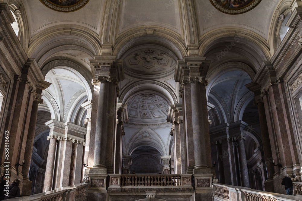 Säulen im Palast von Caserta