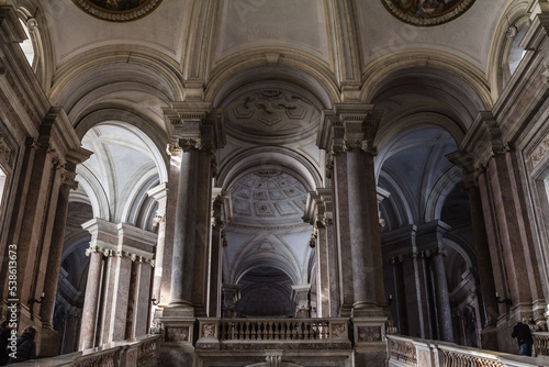 Säulen im Palast von Caserta © digitalstandArt