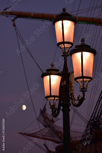 lampione veneziano con luna photo