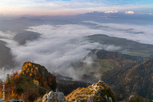 Obraz na płótnie Jesienny widok z Trzech Koron. Autumn view from Trzy Korony. w salonie