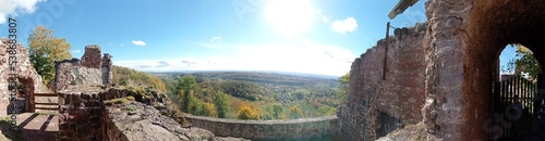 Blick von der Burgrruine Hohnstein in Neustadt im Südharz im Herbst vom Aussichtsturm 