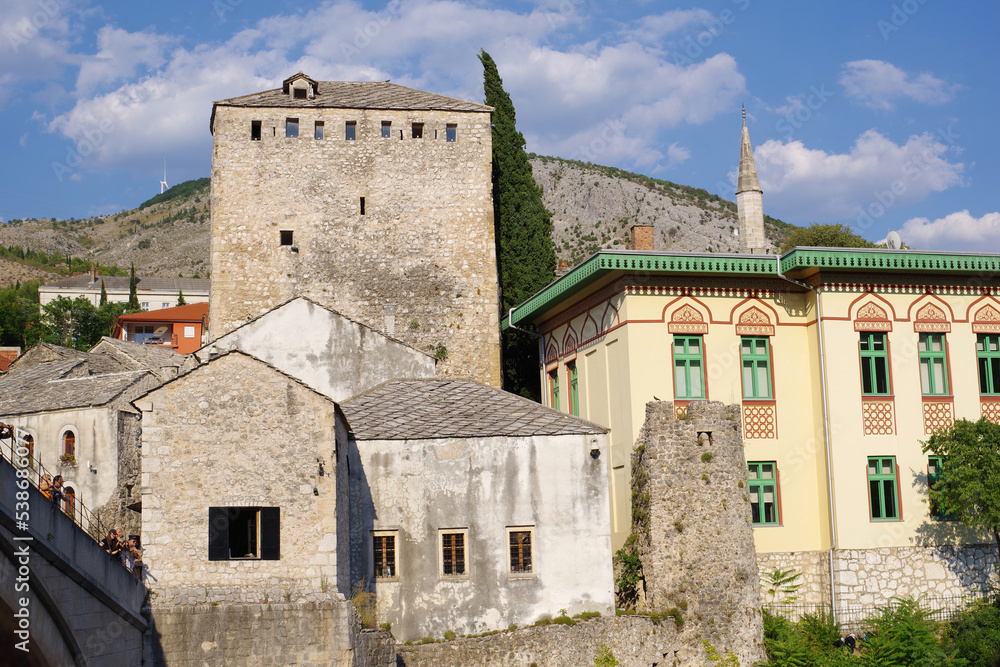 Tour surmontant le pont de pierre de Mostar