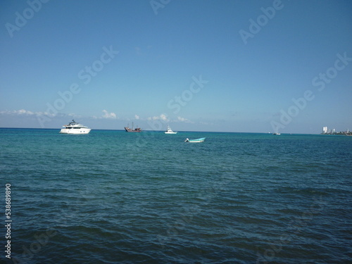 Boats in the sea, barcos en el mar © HatueyAgustn