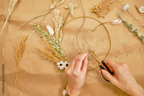 Crafting with dried flowers Fijnwerk Ratingen.Crafting with dried flowers Fijnwerk Ratingen