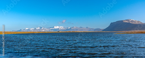 traumhafte Berglandschaft am Flughafen Rif auf der Halbinsel Snæfellsbær, Island photo