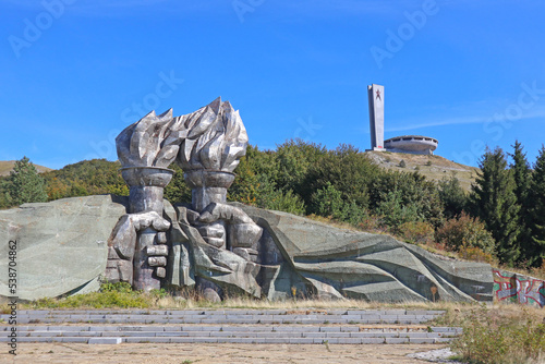 Sozialistisches Busludscha-Denkmal in Bulgarien photo