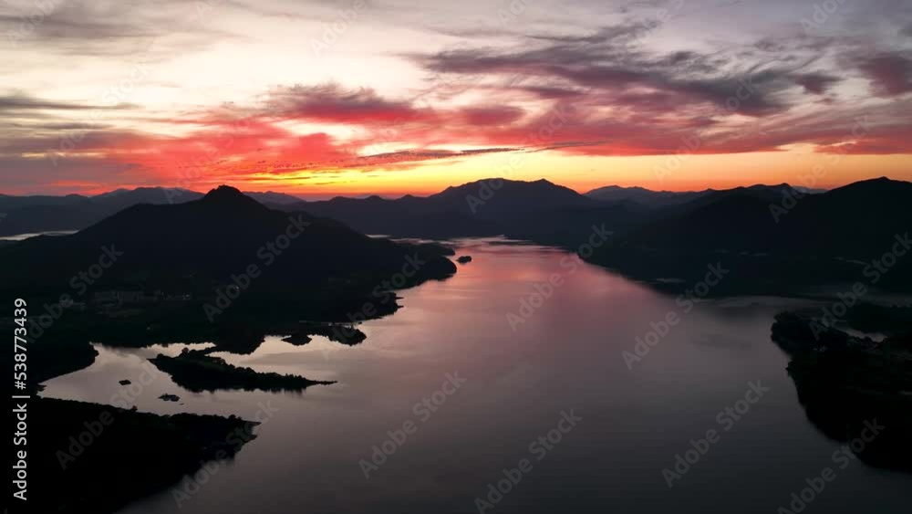 Sunset at Chungjuho Lake. 충주호 저녁 노을. Sunset at Chungjuho Lake. 충주호 저녁 노을.