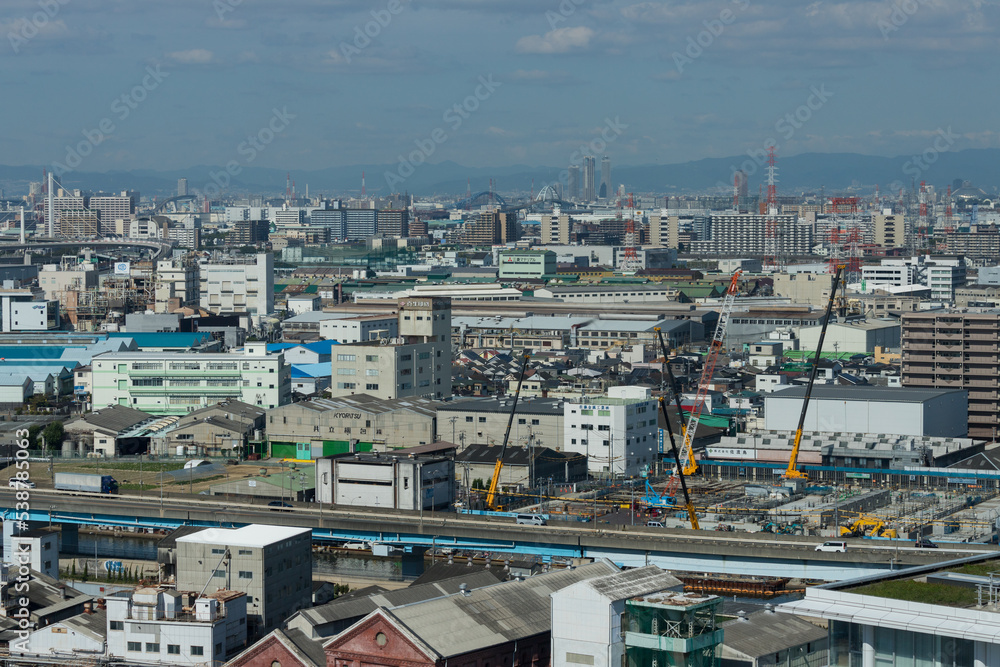 展望台から見た大阪堺の堺泉北港の風景