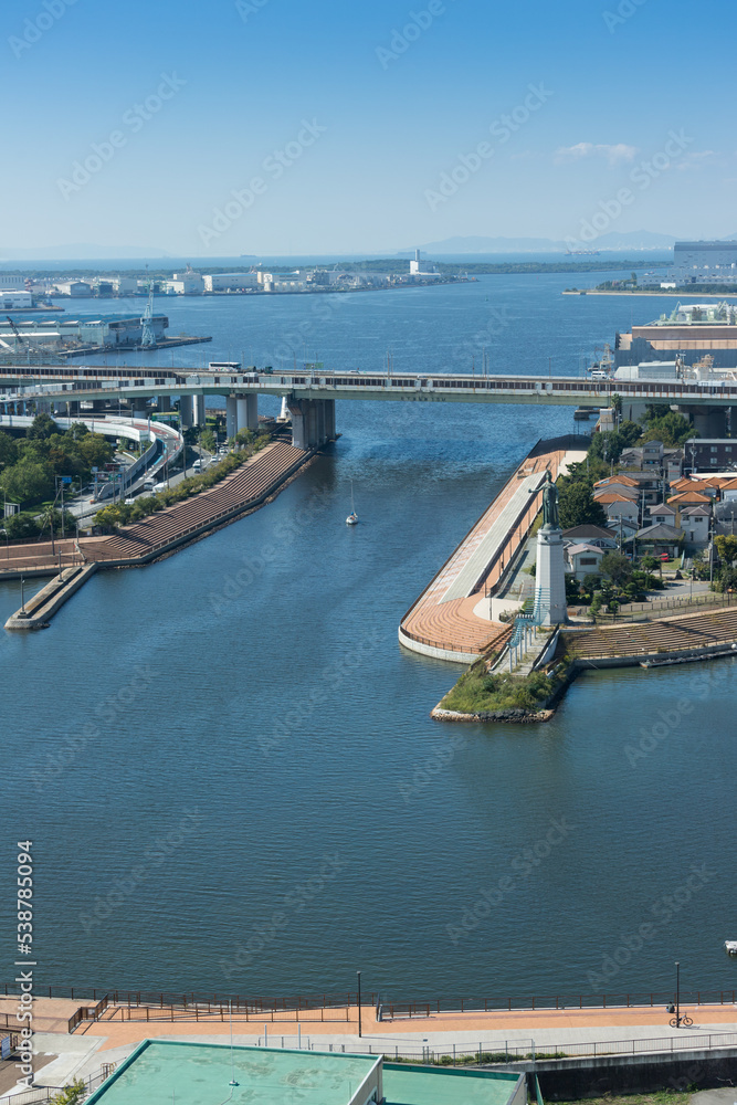 展望台から見た大阪堺の堺泉北港の風景