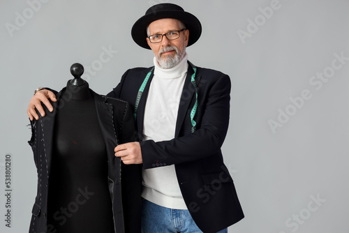Mature fashion designer wit...