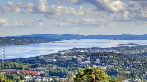 vue panoramique d'Oslo depuis Holmenkollen © Lotharingia