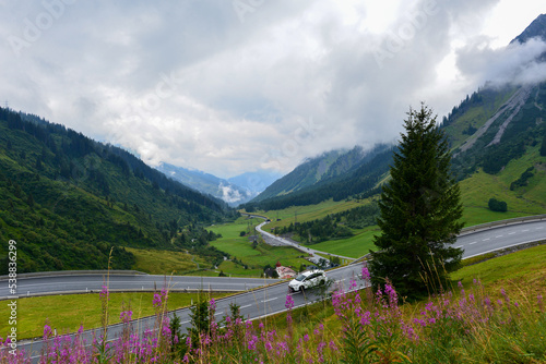 Flexenpassstraße vor Flexenpass im Bundesland Vorarlberg (Österreich)