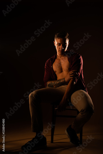 Stylish man posing © qunica.com