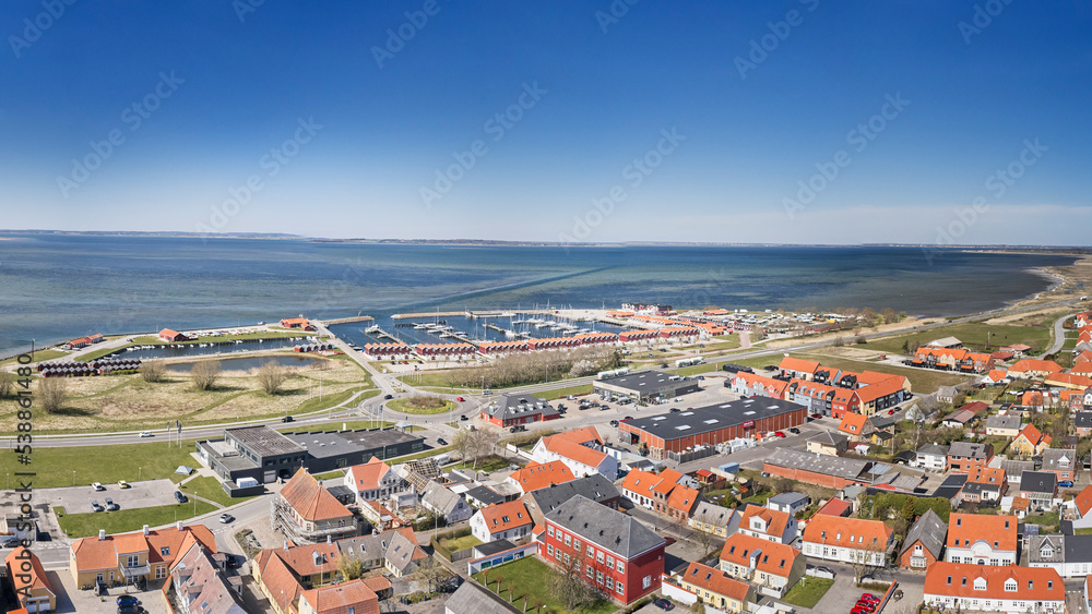 Obraz premium a panorama view of city by the shore in denmark