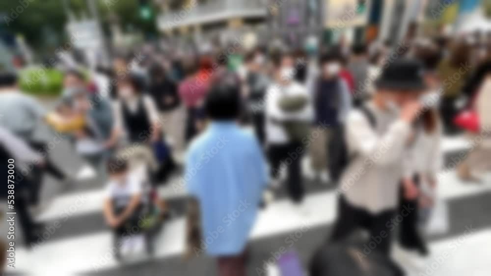 休日の表参道 たくさんの人々 ぼかし スロー撮影 休日の表参道 たくさんの人々 ぼかし スロー撮影