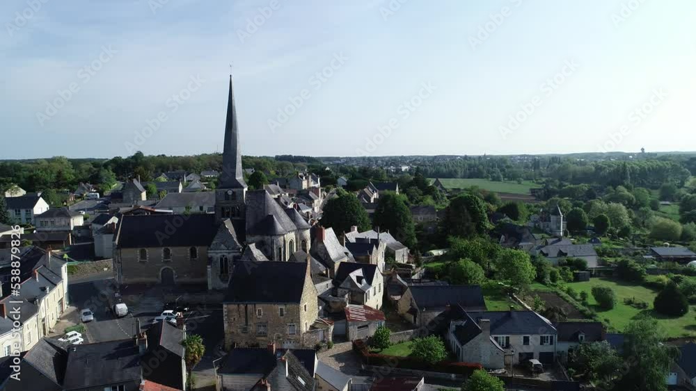 Clocher Tors de l'église de Vieil Baugé (49)