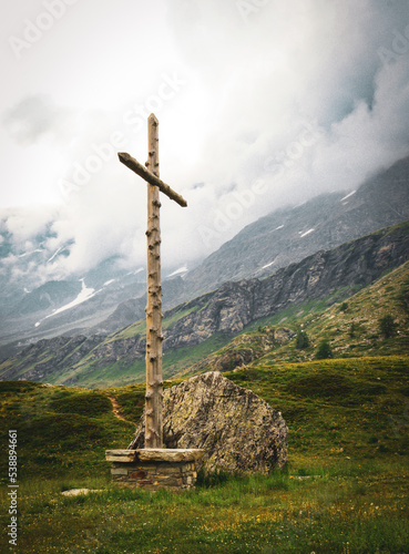 Croce in legno Valtournenche photo