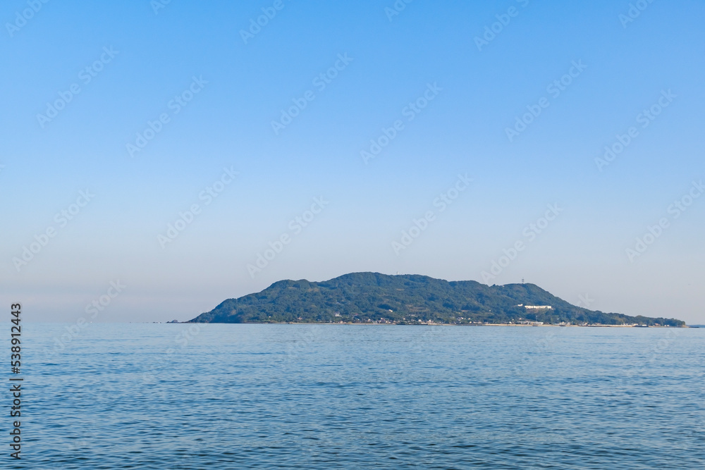 青空の能古島の風景