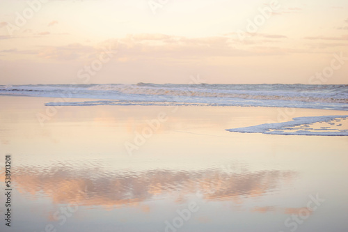 Reflejo orilla mar © aldana