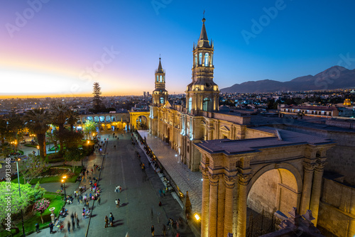 Photos views of famous arequipa cathedral in plaza de armas, peru
