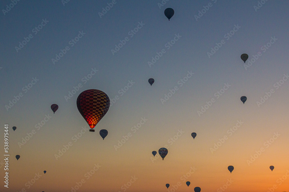 Obraz premium Early morning aerial view of hot air balloons above Goreme village in Cappadocia, Turkey
