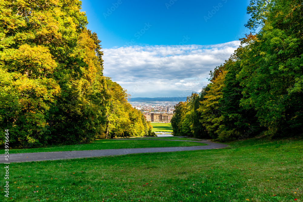 Fototapeta premium Herbstspaziergang durch den wunderschönen Bergpark Kassel Wilhelmshöhe - Hessen - Deutschland