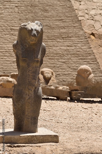 Świątynia Esna w Luksorze w Egipcie 