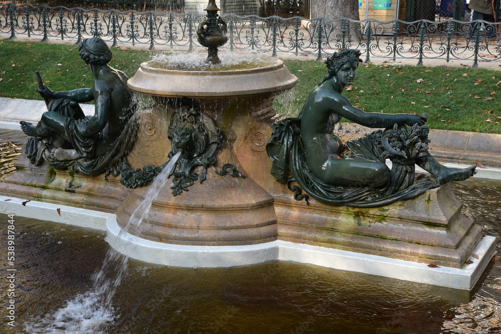 Fontaine de bronze à Paris