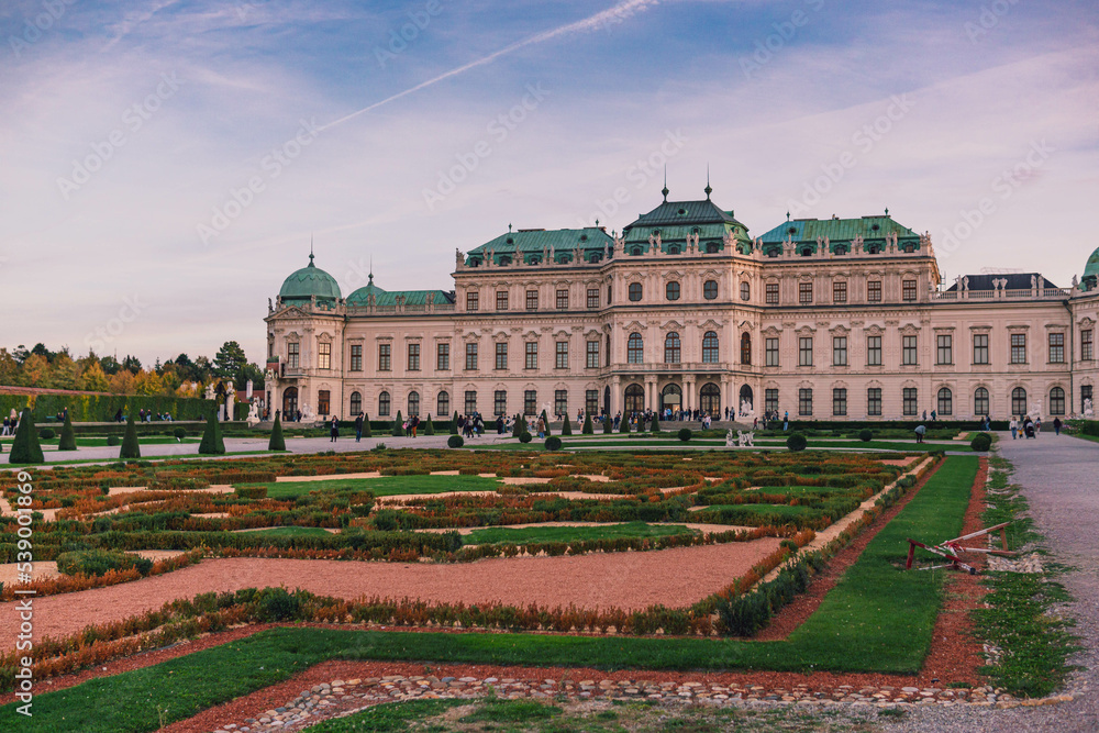 Naklejka premium belvedere palace in Vienna at sunset 