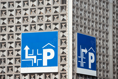 Papier peint Covered multi-level parking for cars in the busy business center of the city