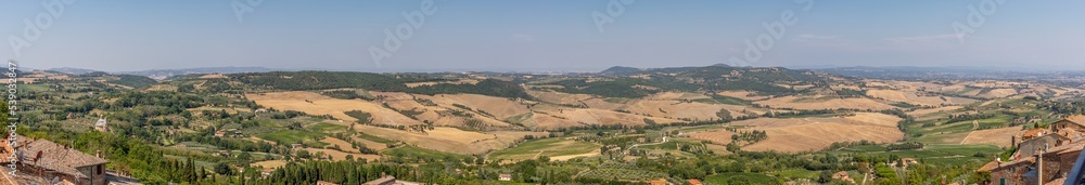 Panorama sur le Val d'Orcia depuis Montepulciano, Italie Panorama sur le Val d'Orcia depuis Montepulciano, Italie