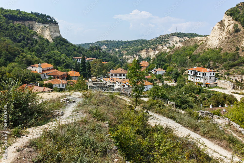 Obraz premium Old houses in historical town of Melnik, Bulgaria