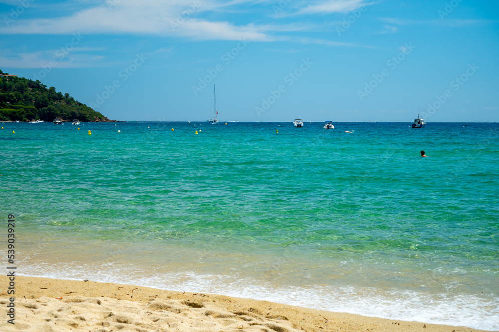 Obraz premium Crystal clear blue water of legendary Pampelonne beach near Saint-Tropez, summer vacation on white sandy beaches of French Riviera, France