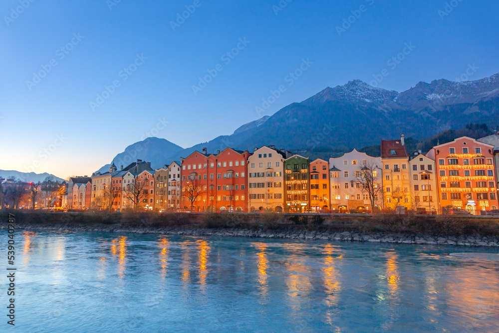 Fototapeta premium Innsbruck at night