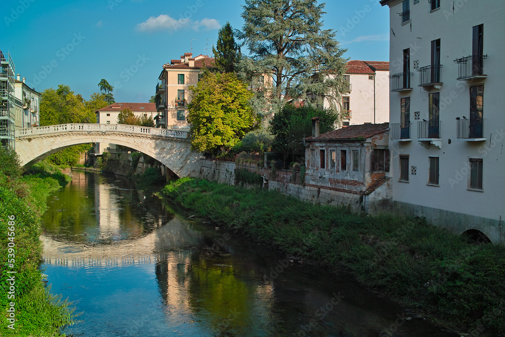 Altstadt von Vicenza mit dem Fluss Retrone