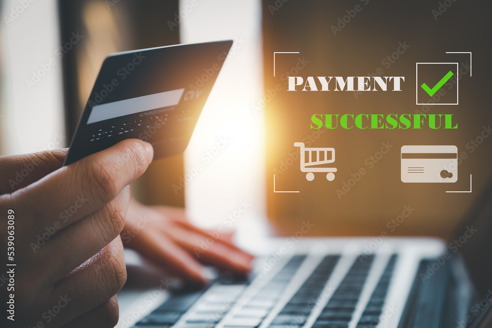 Obraz premium Man holding credit card in hand online shopping and payment with the application and succesfully online payment concept