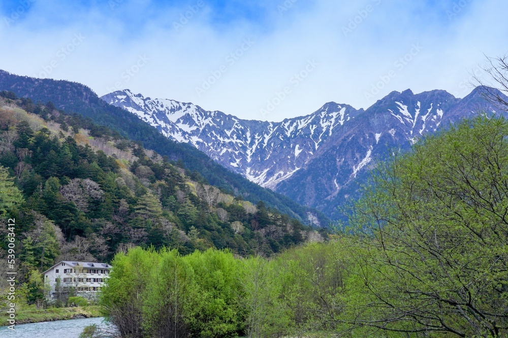青空バックに見る穂高連峰と新緑のコラボ情景＠上高地、長野