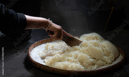 Steaming glutinous rice and...