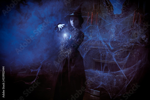 Slika na platnu sorceress conjuring in castle