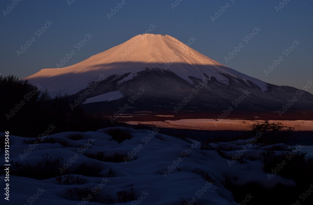 山中湖村から望む朝焼けの紅富士