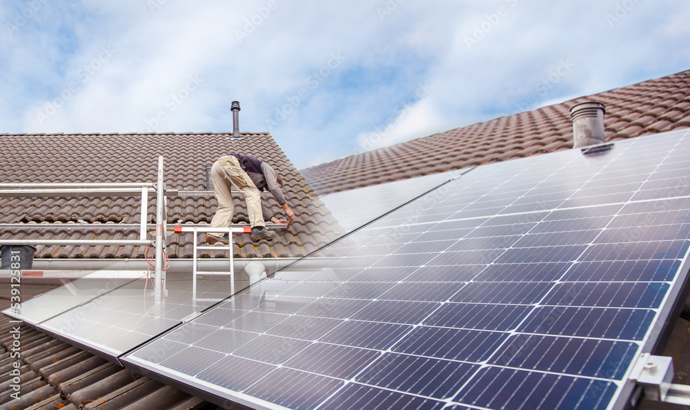 Zdjęcie Stock Roofer, worker on the rooftop. Roofing work. Solar Cell