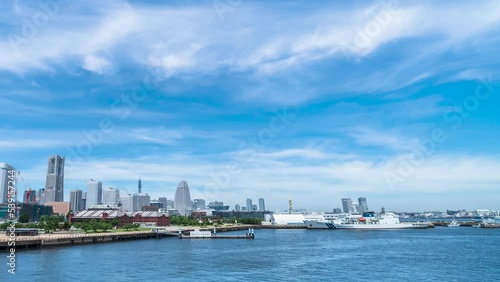 Wallpaper Mural 【神奈川県・横浜市】　青空広がる「横浜みなとみらい」の都市風景　タイムラプス映像　パンニング　Yokohama Minato Mirai Cityscape - Time lapse Video pan - Kanagawa, Japan Torontodigital.ca