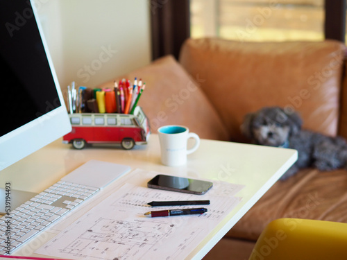 Wallpaper Mural ホームオフィス　在宅勤務のワークスペース　快適空間　働き方　マイホーム　住宅設計　間取り図　住宅模型 Torontodigital.ca