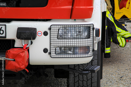 Eine Detailansich von einem Feuerwehrauto. Einrichtungen eines Feuerwehrauto. photo