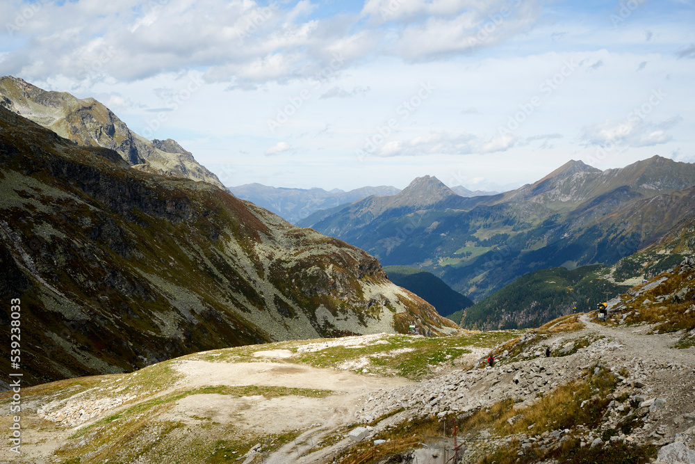Obraz premium Berge um den Hochgebirgsstausee Tauernmoossee in Hohe Tauern in den Alpen von Österreich