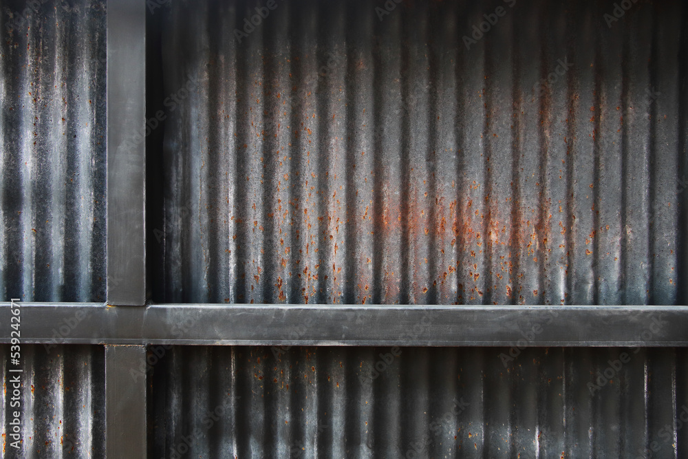 Obraz premium black rusty galvanized iron background with iron rack