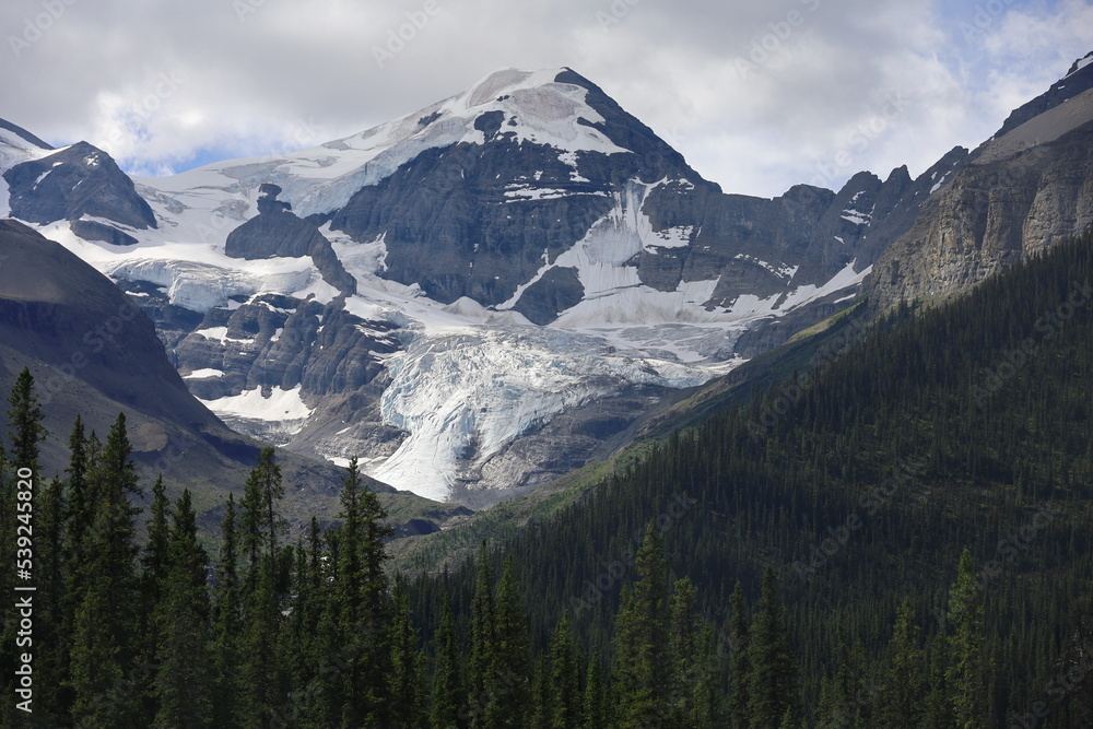 Fototapeta premium Scenes from Maligne Lake Cruise