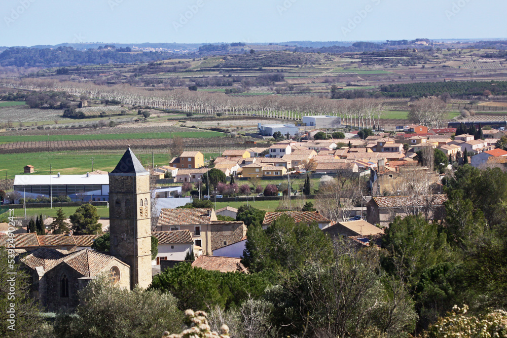 Roujan village église lotissements Hérault Occitanie arrière pays Roujan est situé près de Pézenas